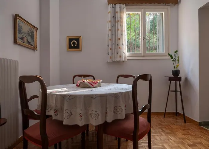 Διπλα Σε Μετρο